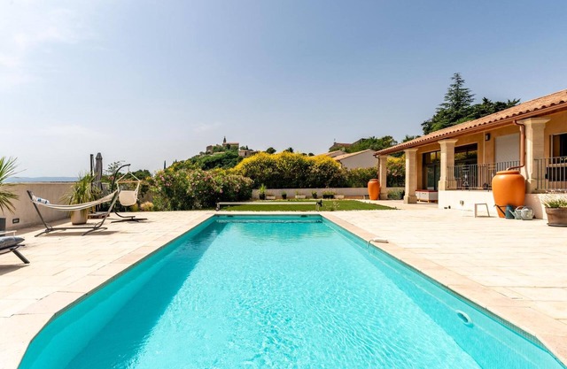 Villa 'L'ecrin Du Ventoux' with Mountain View, Wi-Fi and Air Conditioning