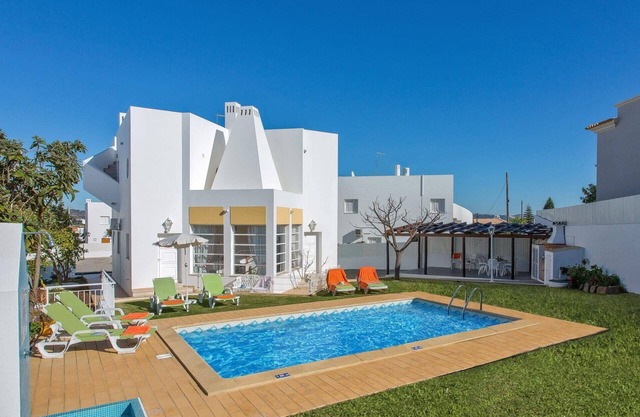 Villa Leonor by Villa Plus