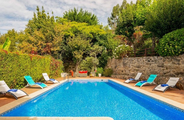 Villa Lerez - Six Bedroom Villa, Sleeps 12