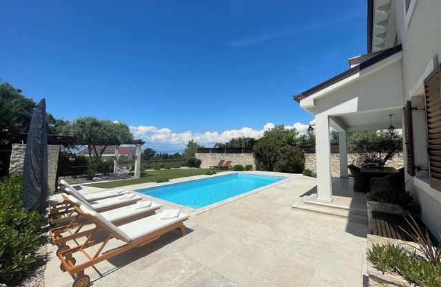 Villa Lia* with heated pool, beautiful sea view, above Malinska
