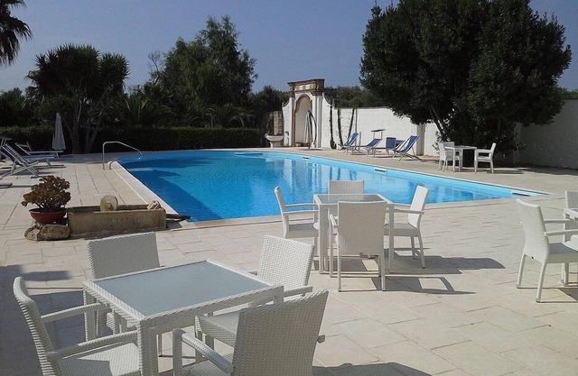 Villa Lippia B: A characteristic and welcoming two-story apartment that is part of a villa in the characteristic style of the Apulian countryside, with Free WI-FI.