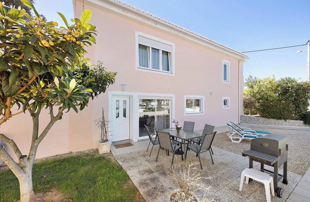 Villa 'Lugar Encantador' with Shared Terrace, Wi-Fi and Air Conditioning