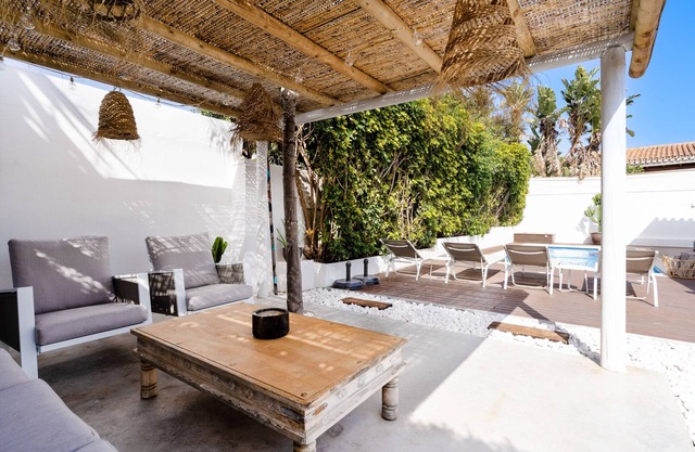 Villa Madrugada - beachside villa in Costabella