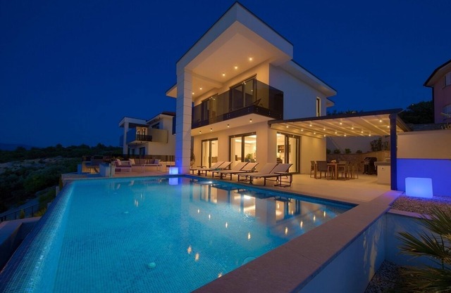Villa MAJESTIC with sauna and beautiful views