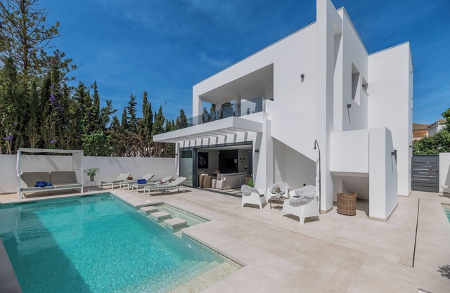 Villa Marbesa White Pearl