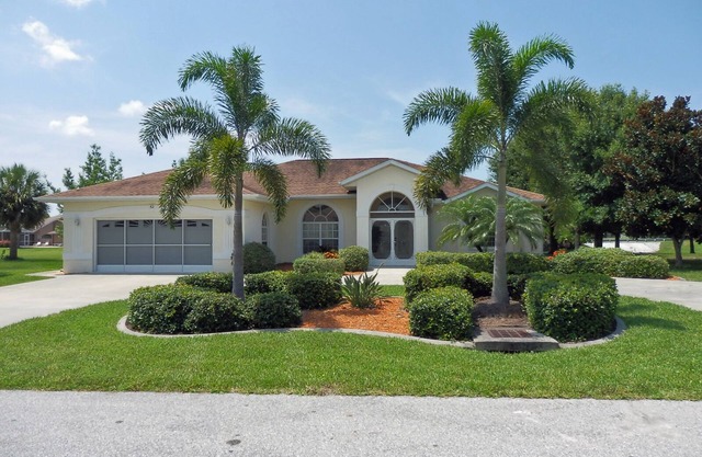 VILLA MARIA - WATERFRONT, SPECTACULAR 3BDRM, 3.5 BATHS, 2 MASTER SUITES AND MORE