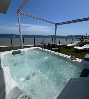 Villa Marsa - Cannes - on beach