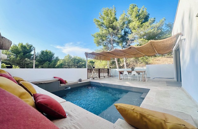 Villa Mathaia Cassis, with swimming pool