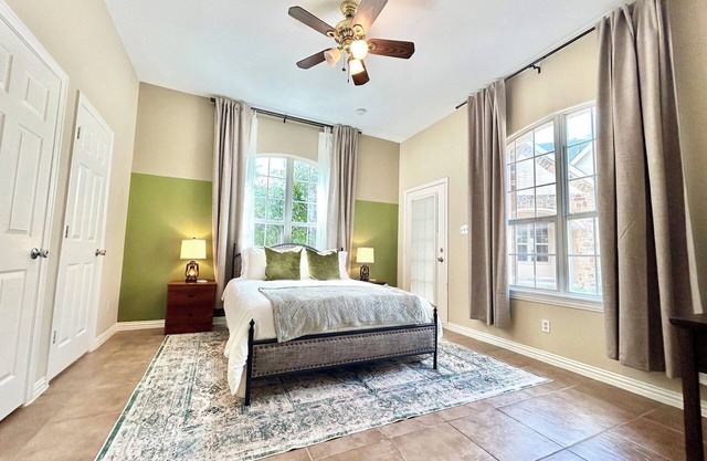 Villa Mia: Charming, Luxury Mini Villa Near Downtown, DFW, Cedar Ridge