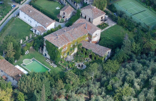Villa Michaela, New Listing! Spacious Villa, exclusive venue with Pool, Chapel and Tennis courts