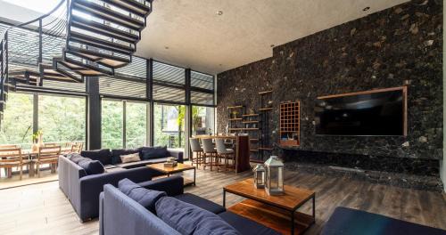 Villa Napoli - Forest retreat, pool, jacuzzi, river