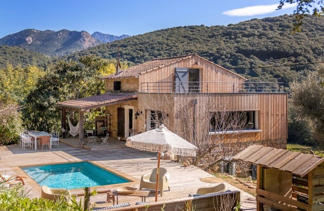 Villa nestled in the maquis, 10 minutes from the beaches