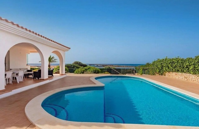 Villa next Binibeca, one level and first sea line salad pool, air-conditioned