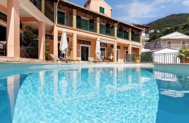 Villa Nikos by Tsiolis family ★ shared pool
