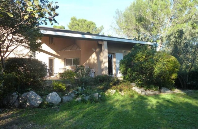 Villa Nîmes, private swimming pool, garden "garrigue spirit" 5mn from the Maison Carrée