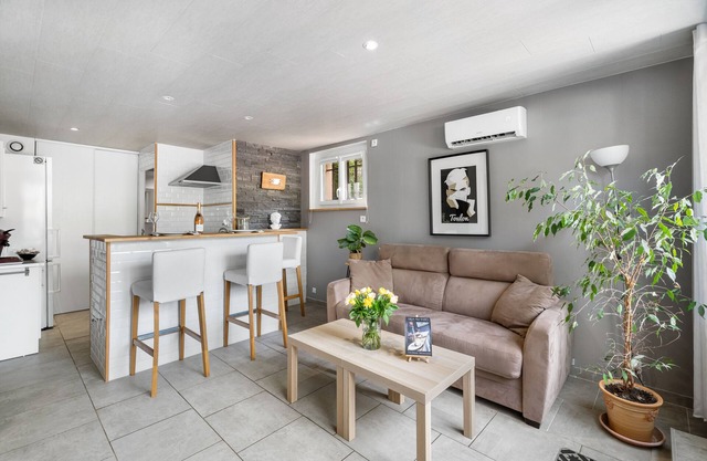 Villa Nui - Comfortable apartment - Summer terrace and private parking.