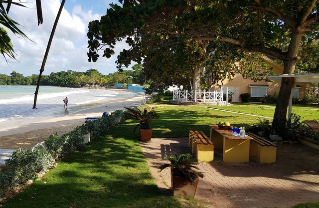Villa on the Beach. Charming, Quaint 3 bedroom at Cannon Villas Ocho Rios