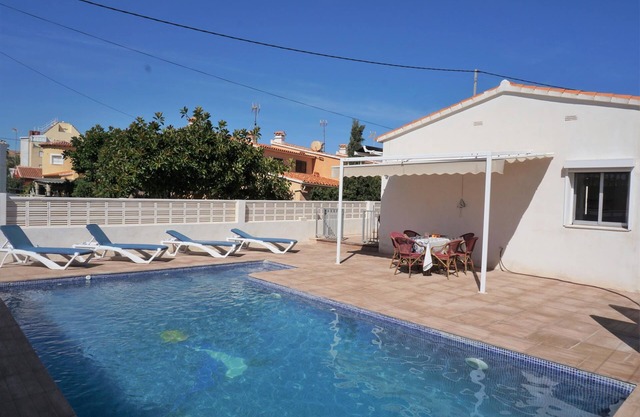Villa PLAYA AZUL two steps from the beach in Els Poblets