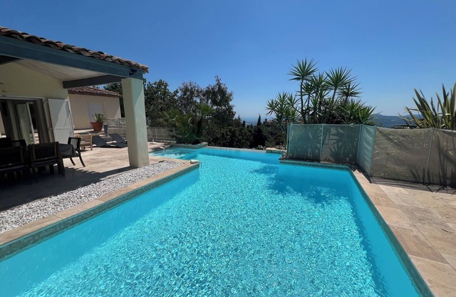 Villa private pool sea view