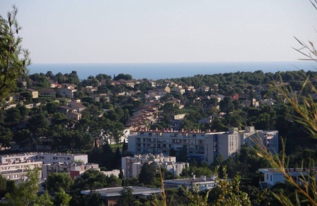 Villa rdj. Sea and Cassis 6km, Marseille 20. Two apartments for 1 to 6 pers=12p