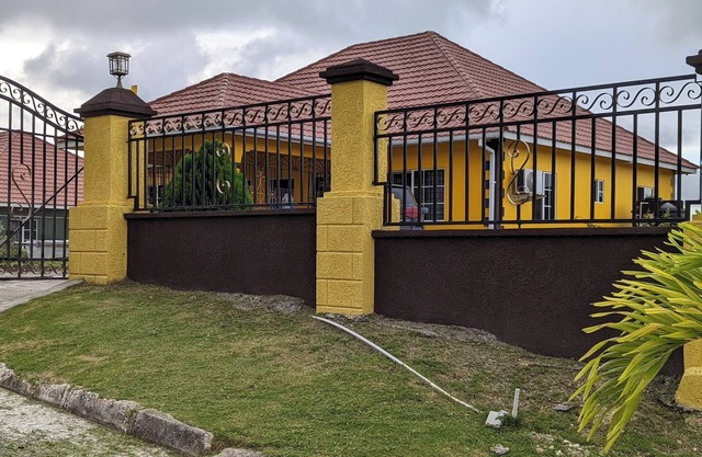 Villa Retreat Jamaica - 25 mins from Ocho Rios . great views!