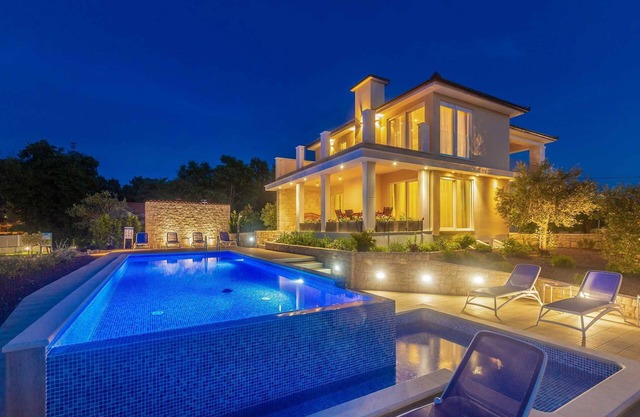 Villa ROMANTICA mit Sauna, Pool und Whirlpool