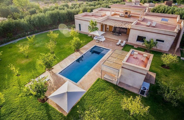 Villa SALAMOUNI, with swimming pool (4-6 bedrooms, sleeps 8-12)
