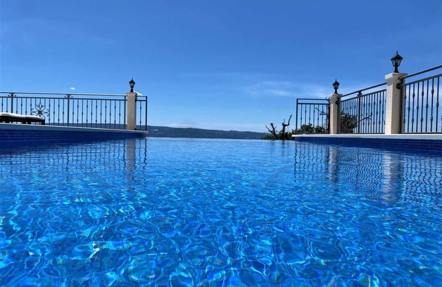 Villa Salut la Mer with Infinity Pool