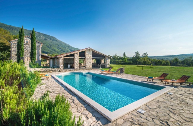 Villa Sisi - Three Bedroom Villa, Sleeps 6