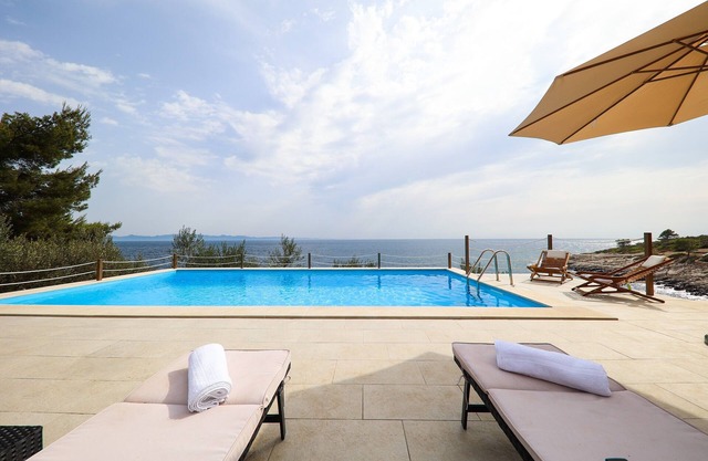 Villa Skaramuca Village-Four Bedroom Villa with Pool and Beach