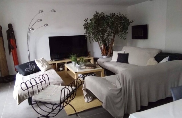 Villa Sleeps 6 above ground pool-spa close to amenities 25 minutes from the beaches