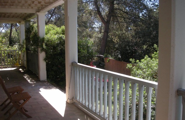 VILLA, SPA, SAUNA, SOLARIUM adjoining 1 hectare of woods and an 18-hole golf course