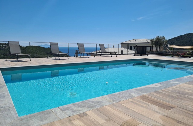 Villa T4 with breathtaking sea and mountain views