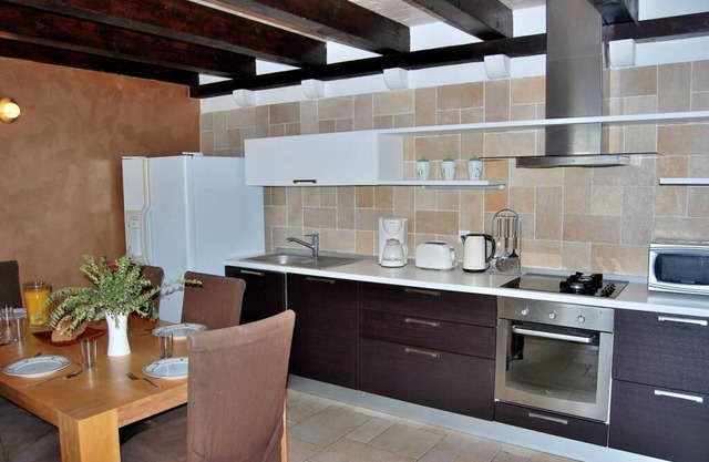 Villa Tony - Five Bedroom Villa with Terrace, Swimming Pool and Sea View