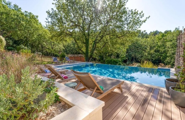 Villa Vauvert, enchanting country residence with private infinity pooln