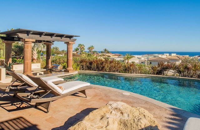 Villa Vista al Mar: Ocean Views, Beach Club Access, Walk to beach. Promos Avail.