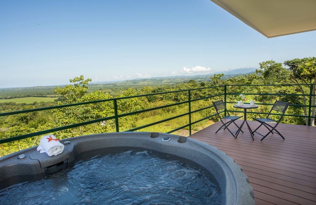 Villa Vista Hermosa w/breathtaking ocean view & WiFI