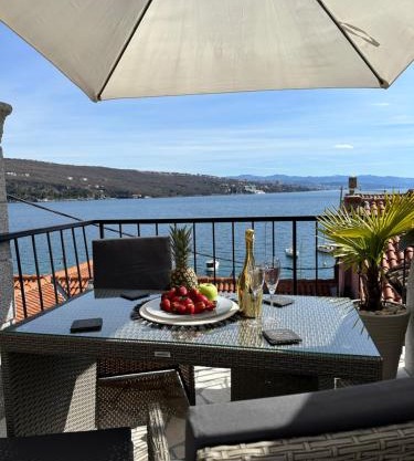 Villa Volos apartment Karmen with roof terrace, sea view, free private parking