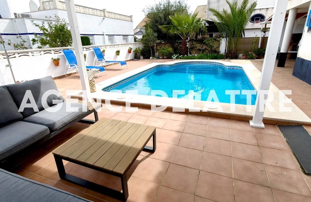 Villa with private pool, barbecue, summer lounge with pergola, 6 bedrooms, air conditioning.