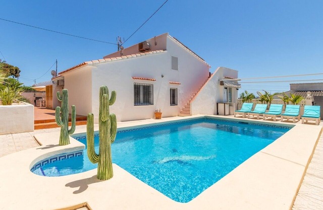 Villa with HEATED private pool, 500m from beach, sea view, petanque, CAR CHARGER