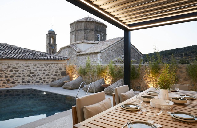 Villa with outdoor pool for 8 persons