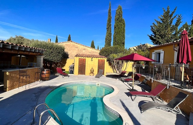 Villa with Pool and Pool House 4 bedrooms 2 bathrooms