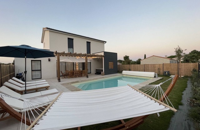 Villa with private pool and Jacuzzi on a residence with tennis