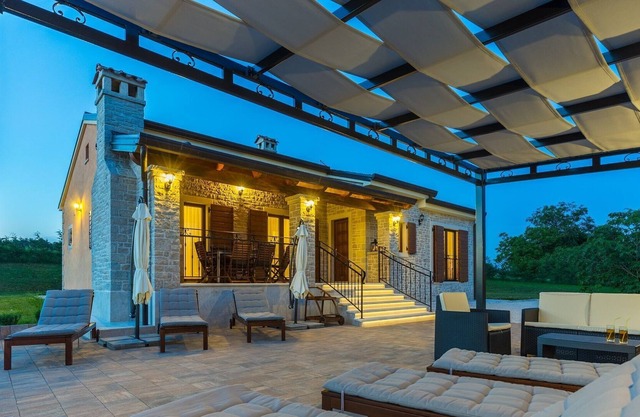 Villa with private pool in Istria, quiet location, large garden, terrace, BBQ