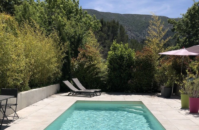 Villa with swimming pool and breathtaking view of the Ste Victoire
