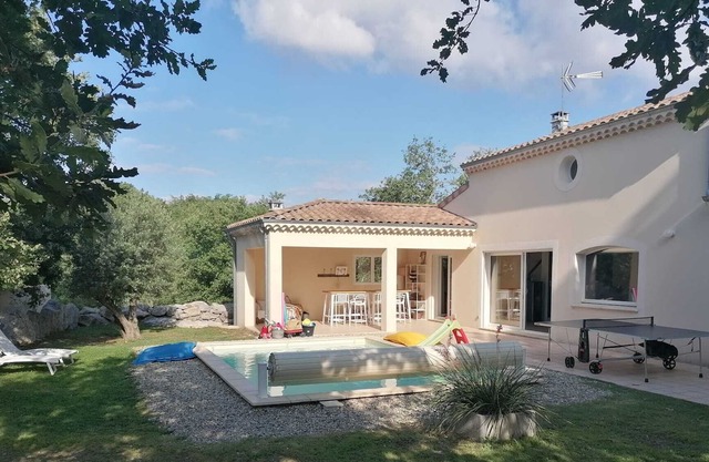 Villa with swimming pool & pétanque court