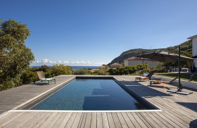 Villa with swimming pool, fully air-conditioned, 2 minutes walk from Sisco beach