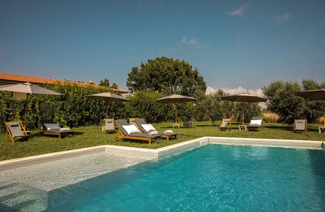 Villa with swimming pool, surrounded by countryside, only 800m from the beach