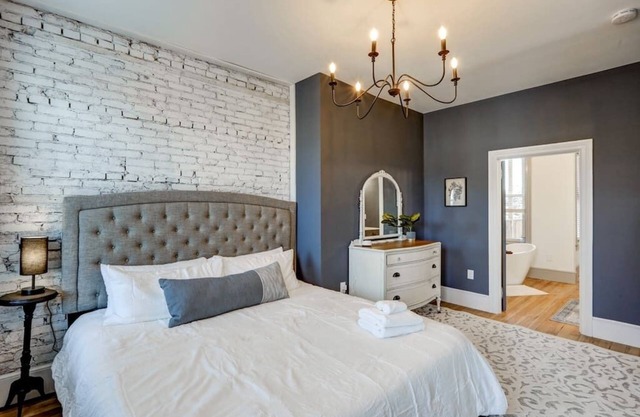 Vintage Charm on Chestnut in the heart of Columbia