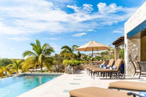 VIP Beach Club Pool, Floor-to-Ceiling Views